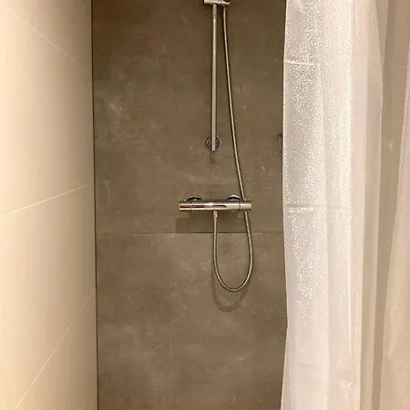 Berglust Met Serre En Gratis Parkeren ロッテルダム